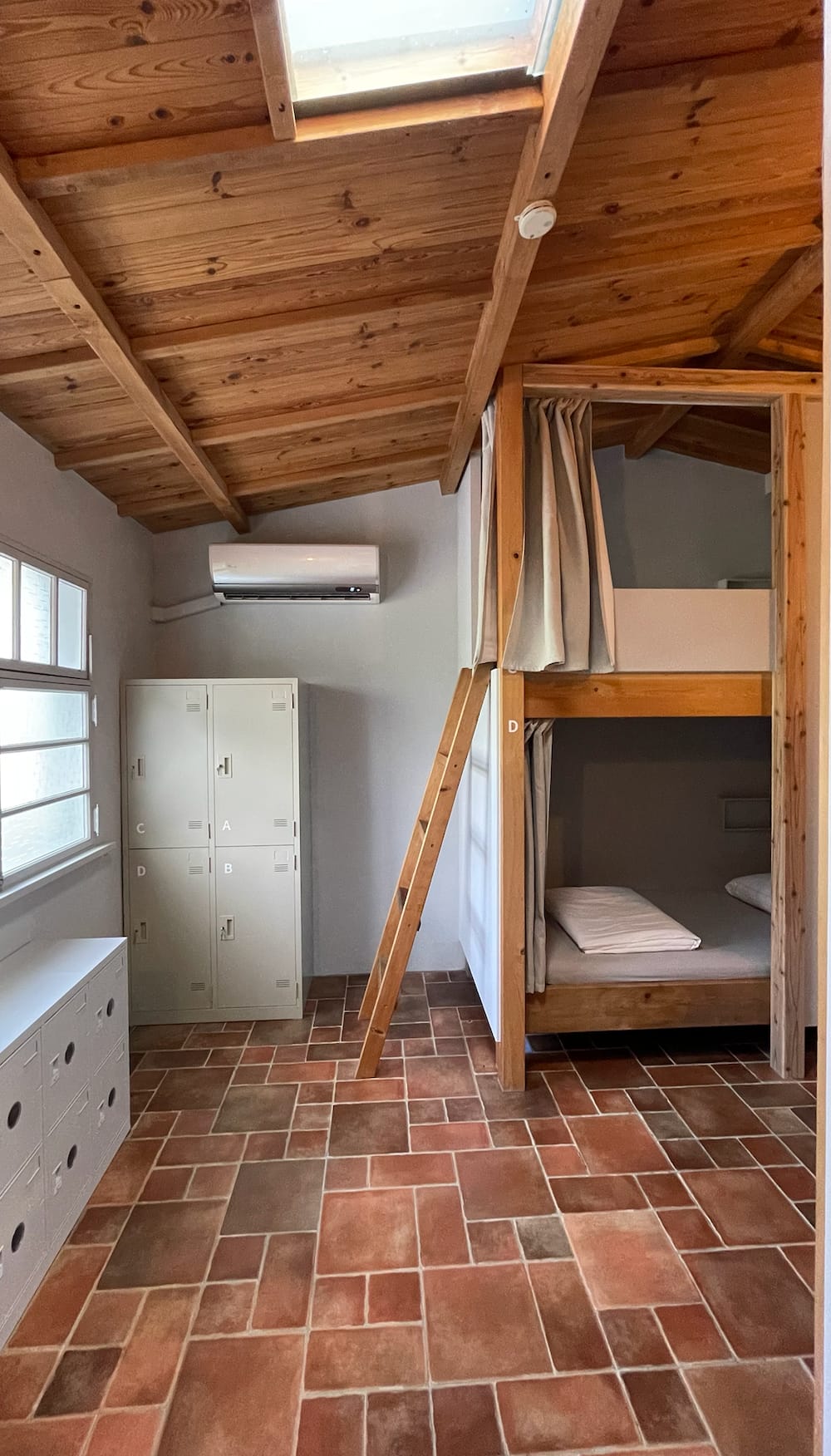 女生宿舍房空間 Female dorm room