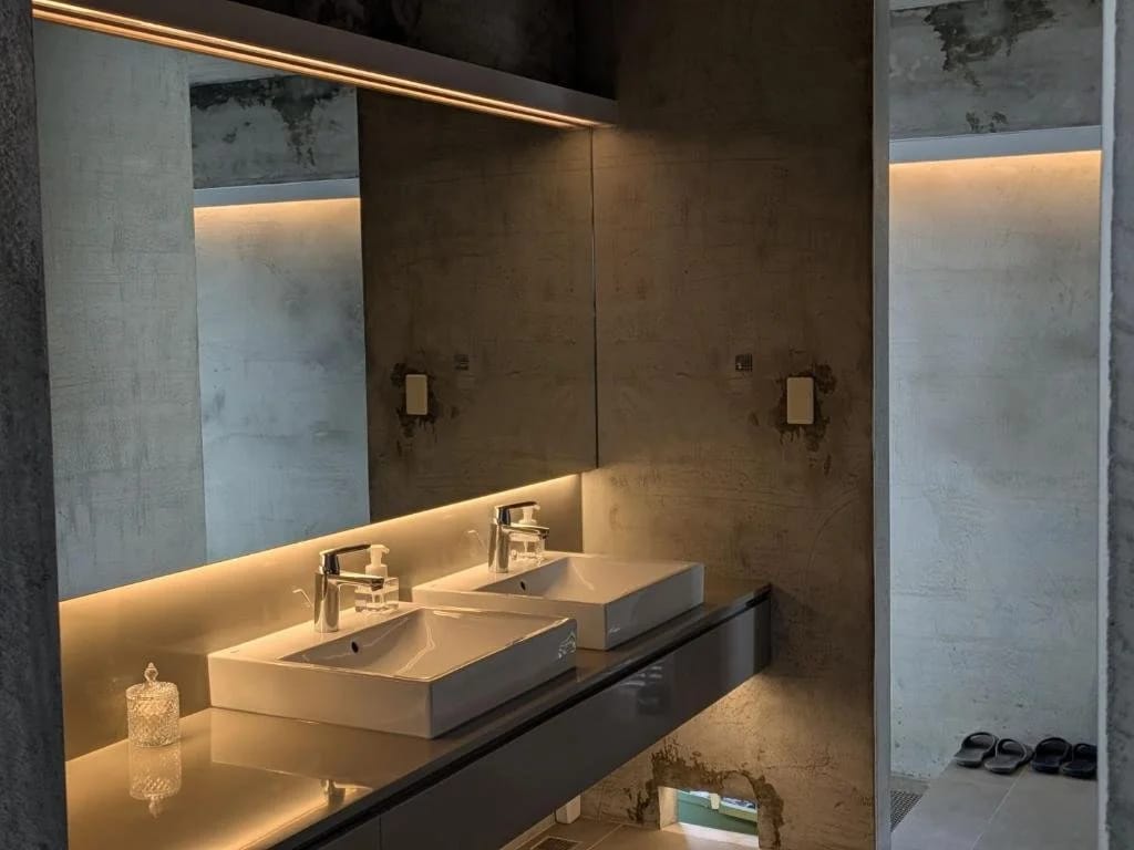 共用衛浴淋浴空間 Shared shower area